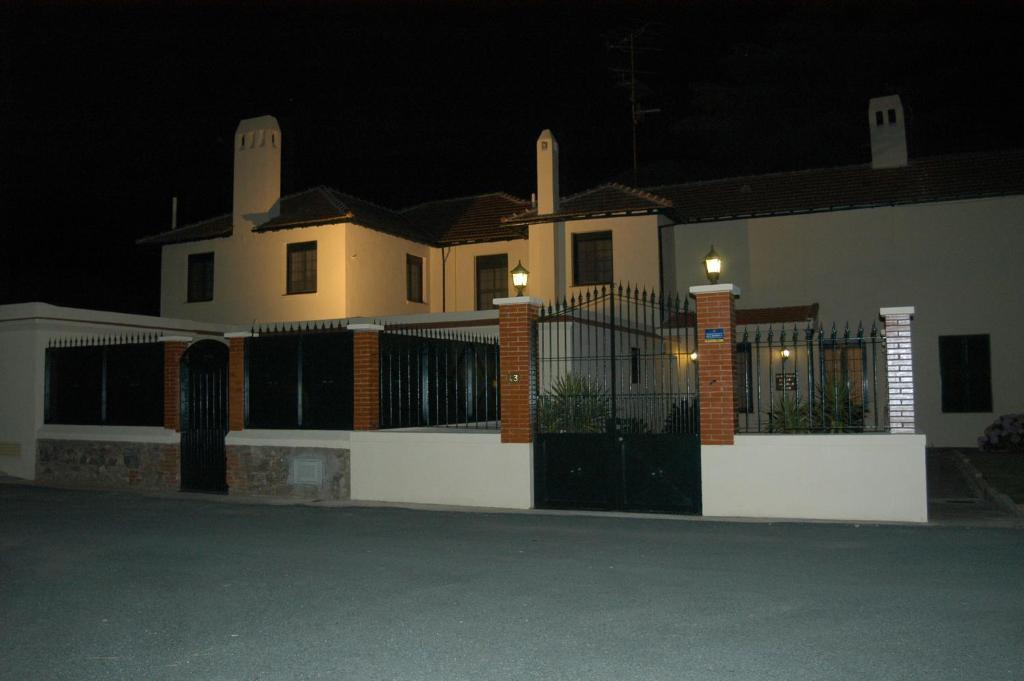 Riotinto Victorian House Guest House มินาส เดอ ริโอตินโต ภายนอก รูปภาพ